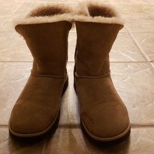 UGG Women's Classic Cuff Short Boot